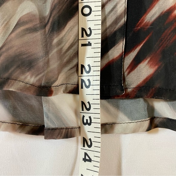 Cool abstract print blouse in browns, red and black by Hinge - Picture 6 of 11